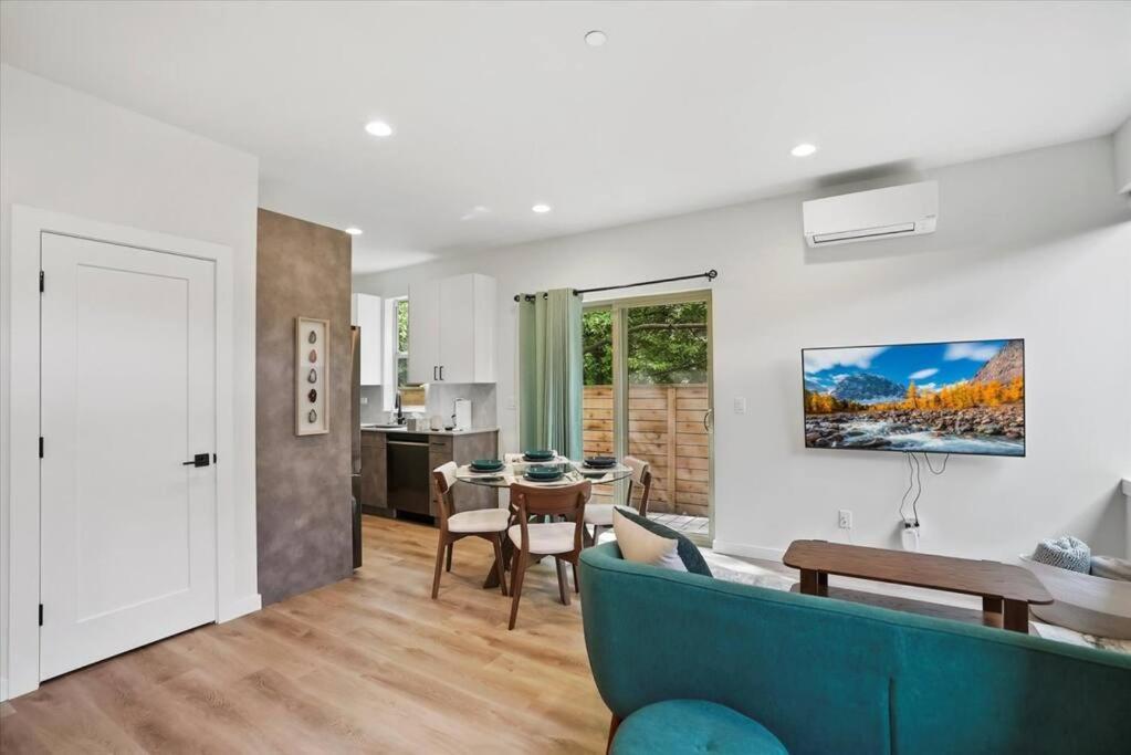 Holiday home 3br 2.5ba Rooftop View Hideaway *