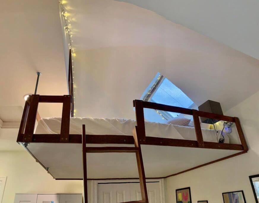 Adorable Cozy House With Parking And Loft! Holiday home *