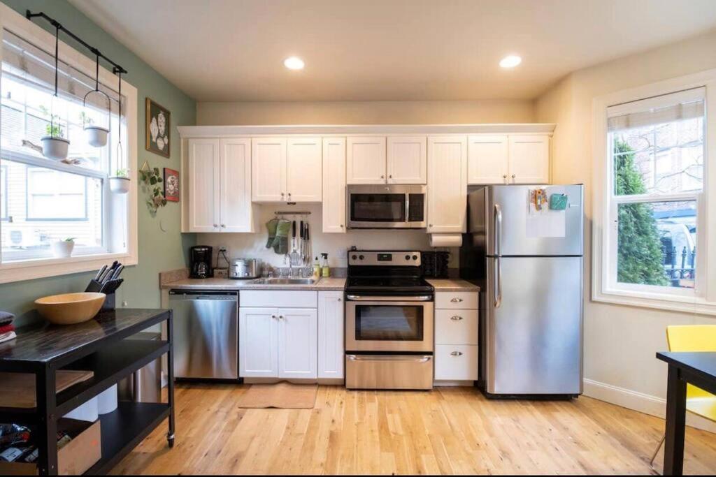 Holiday home Adorable Cozy House With Parking And Loft!