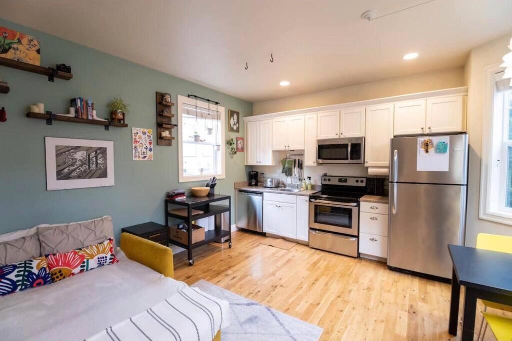 Holiday home Adorable Cozy House With Parking And Loft! *