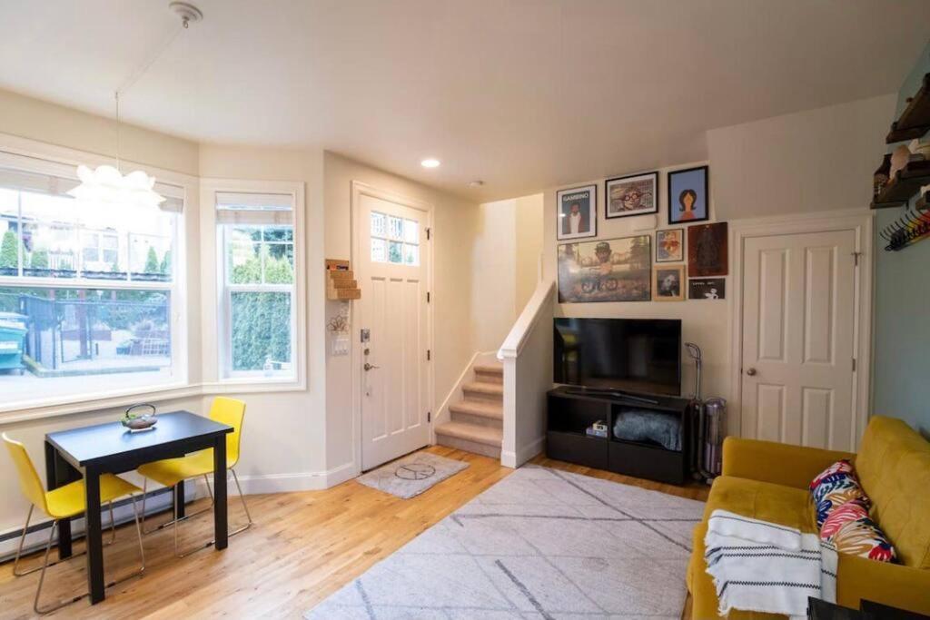 Adorable Cozy House With Parking And Loft! * Seattle
