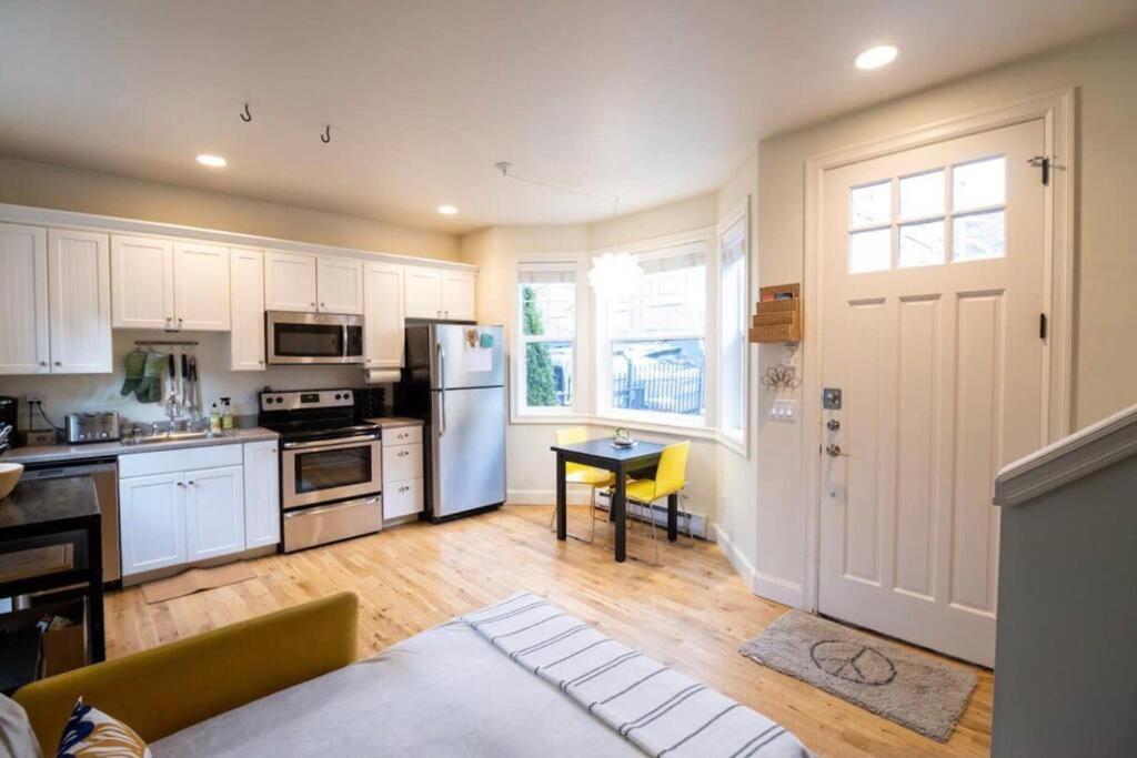 Adorable Cozy House With Parking And Loft! * Seattle