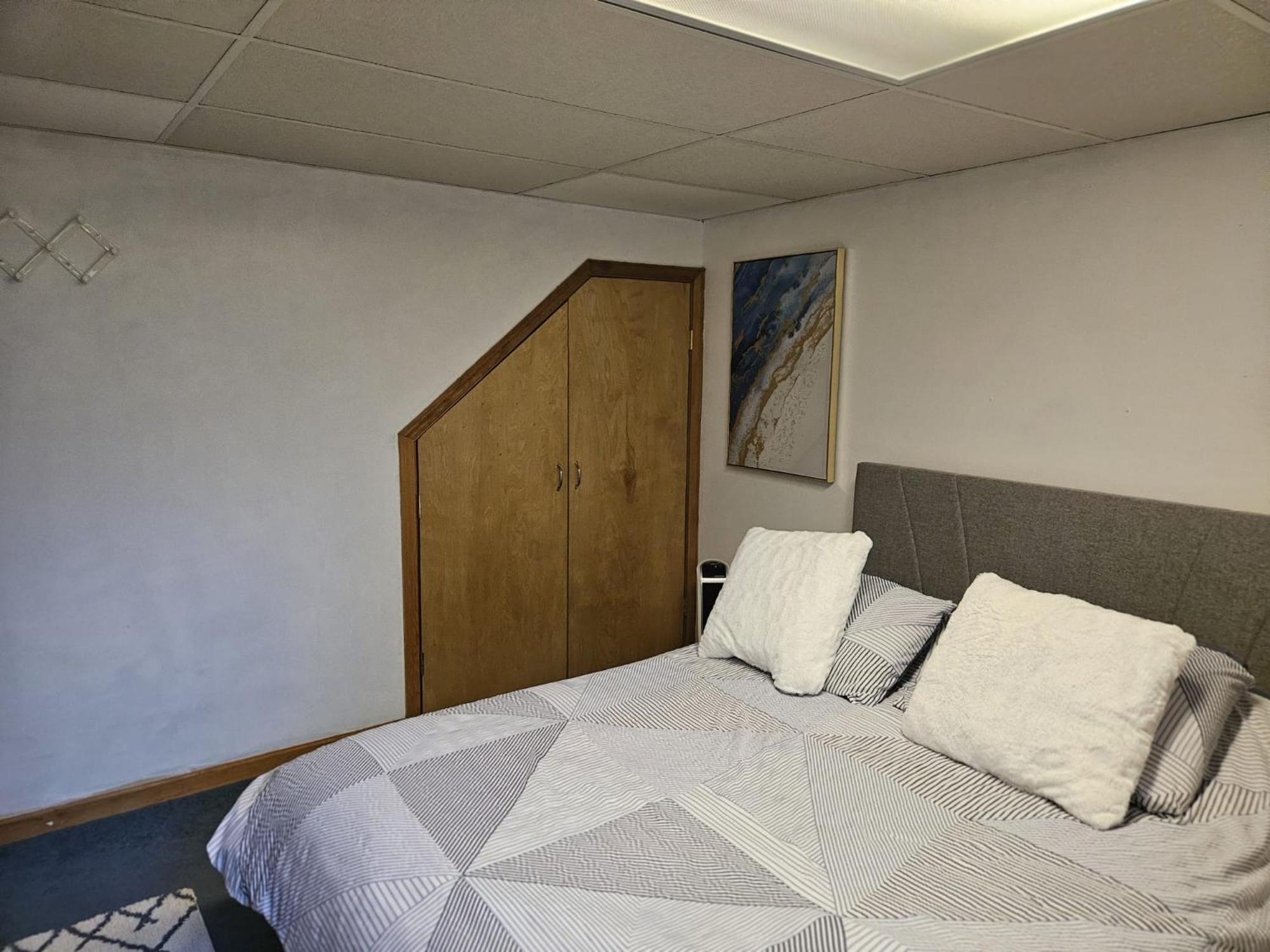 Furnished 1br With Equipped Office- North