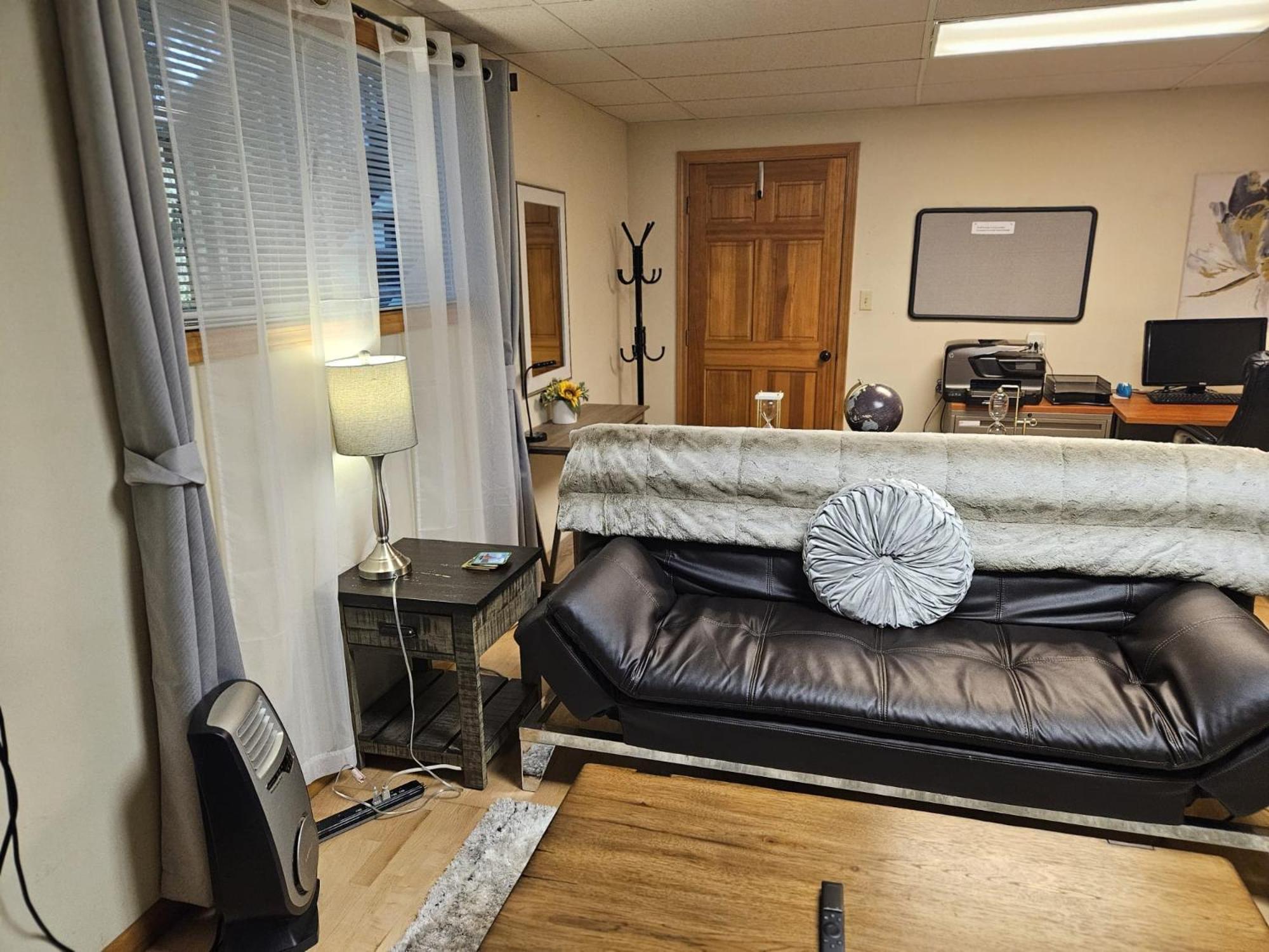 Apartment Furnished 1br With Equipped Office- North