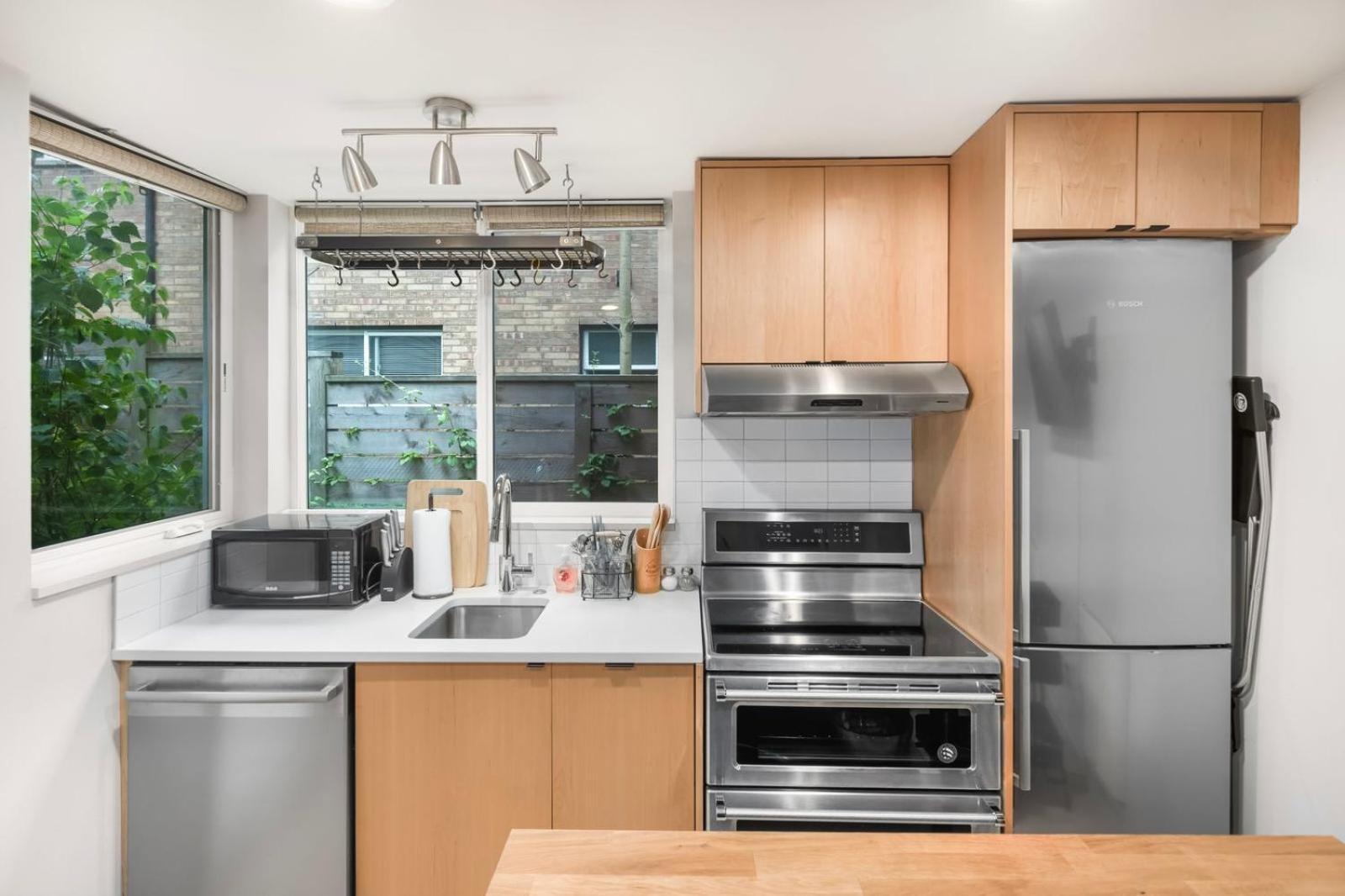 Holiday home Skyline Retreat Cozy 1bd W Balcony Views