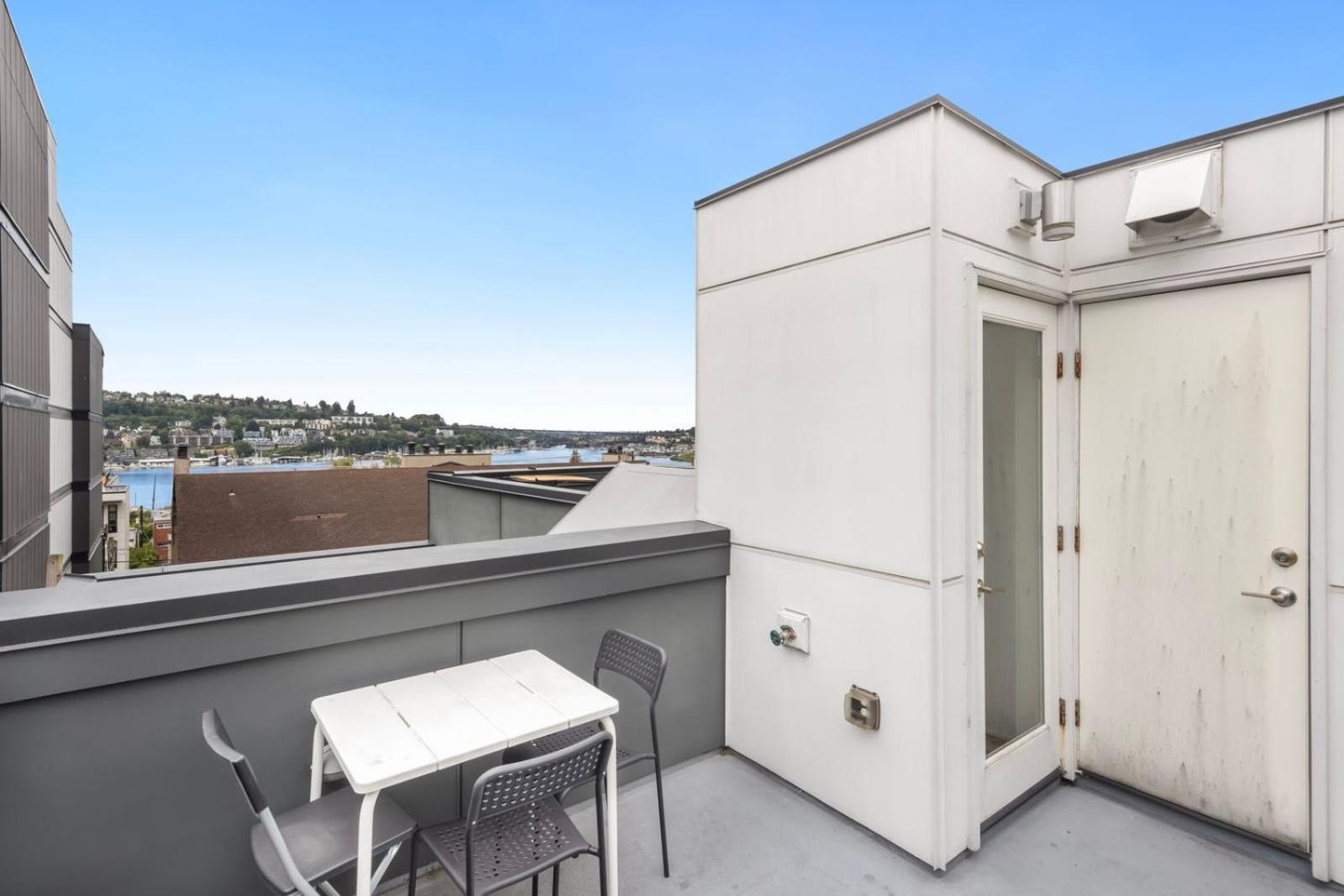 Holiday home Skyline Retreat Cozy 1bd W Balcony Views *