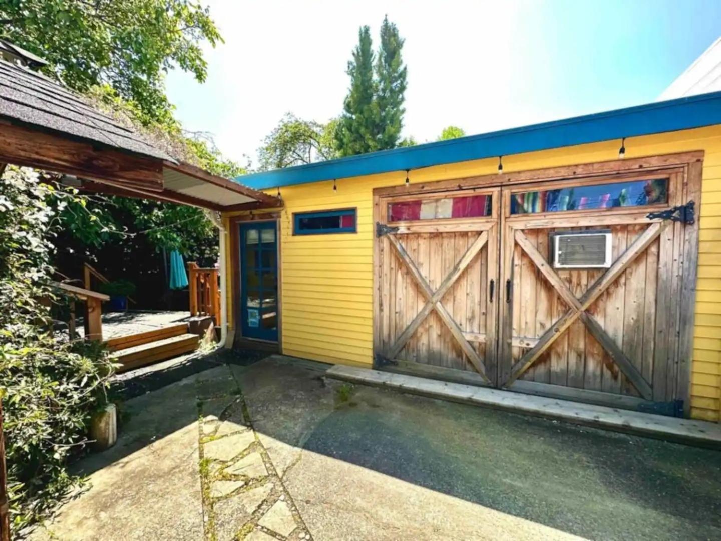 Homestay Burke House Collection - Main House