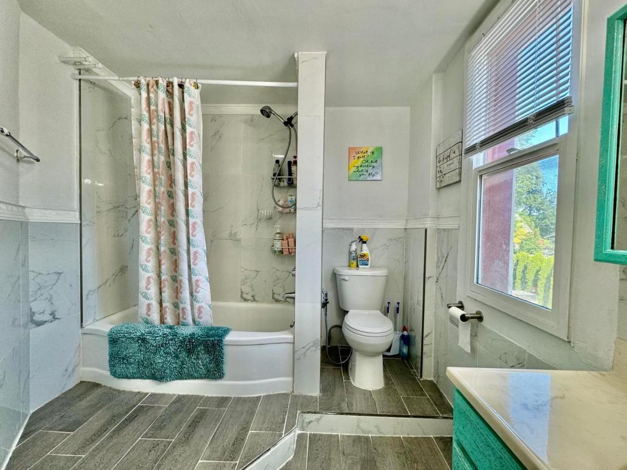 Homestay Cozy Private With Shared Bathroom On The 1st Floor - Conveniently Located Near Seatac Airport And Downtown *