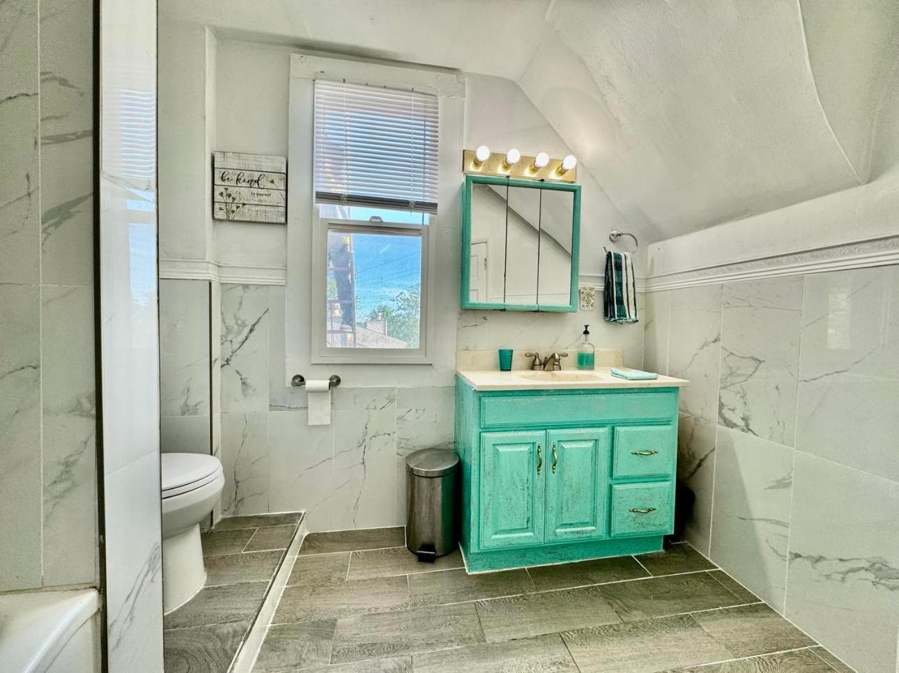 Homestay Tiny Private On The 1st Floor With Shared Bathroom Near Seatac Airport And Downtown Seattle