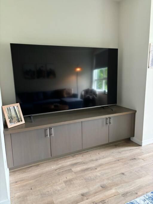 Haven At Greenbridge Close To Airport And Downtown Holiday home *