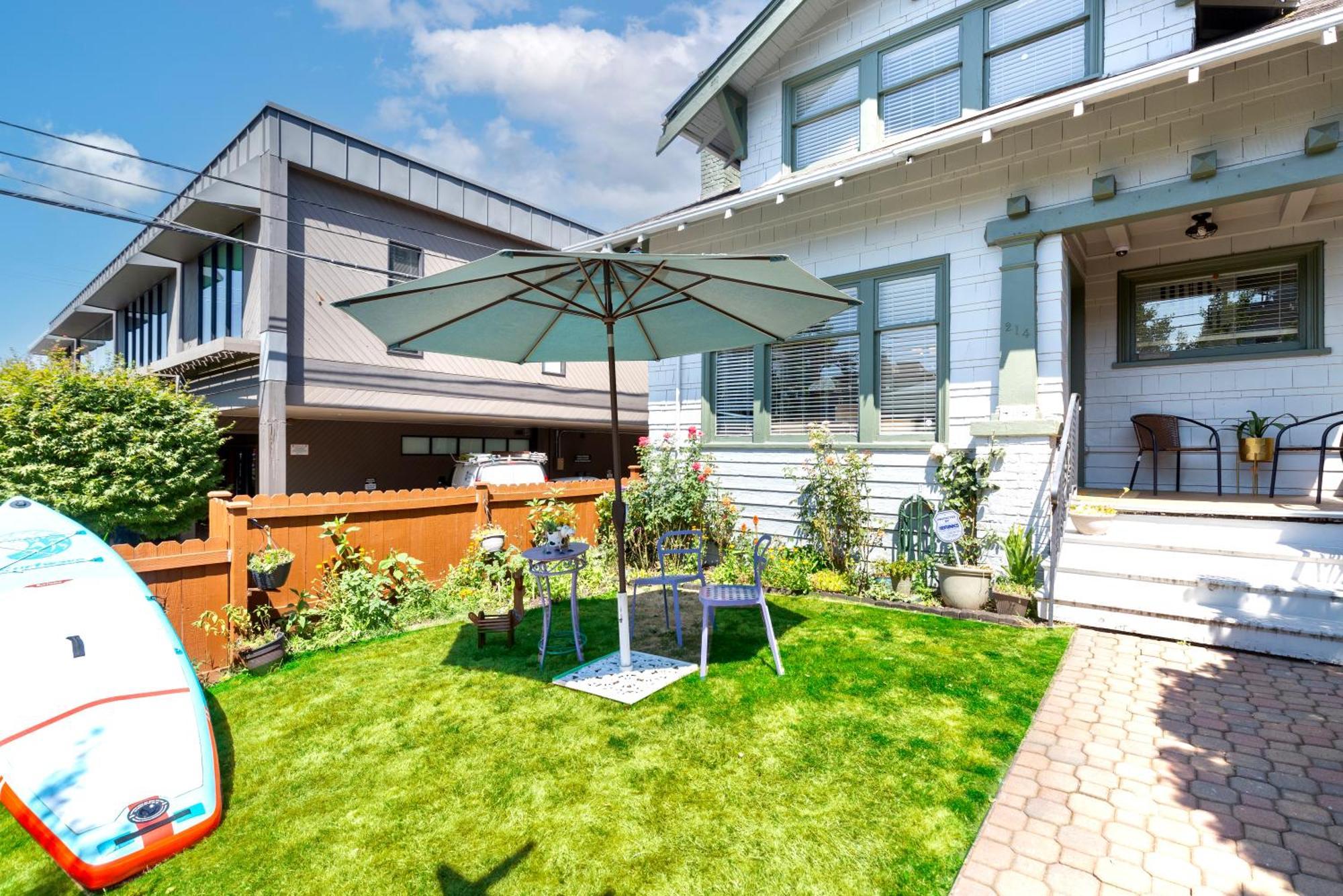 Vintage 3 Bedroom In Prime Eastlake With Private Parking * Seattle