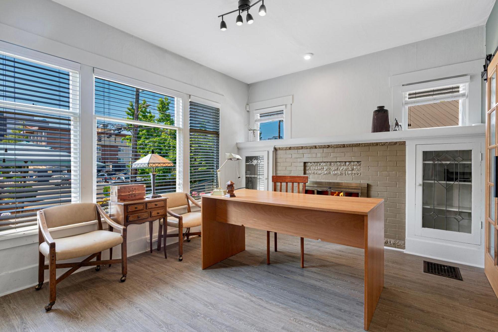 Vintage 3 Bedroom In Prime Eastlake With Private Parking Holiday home Seattle
