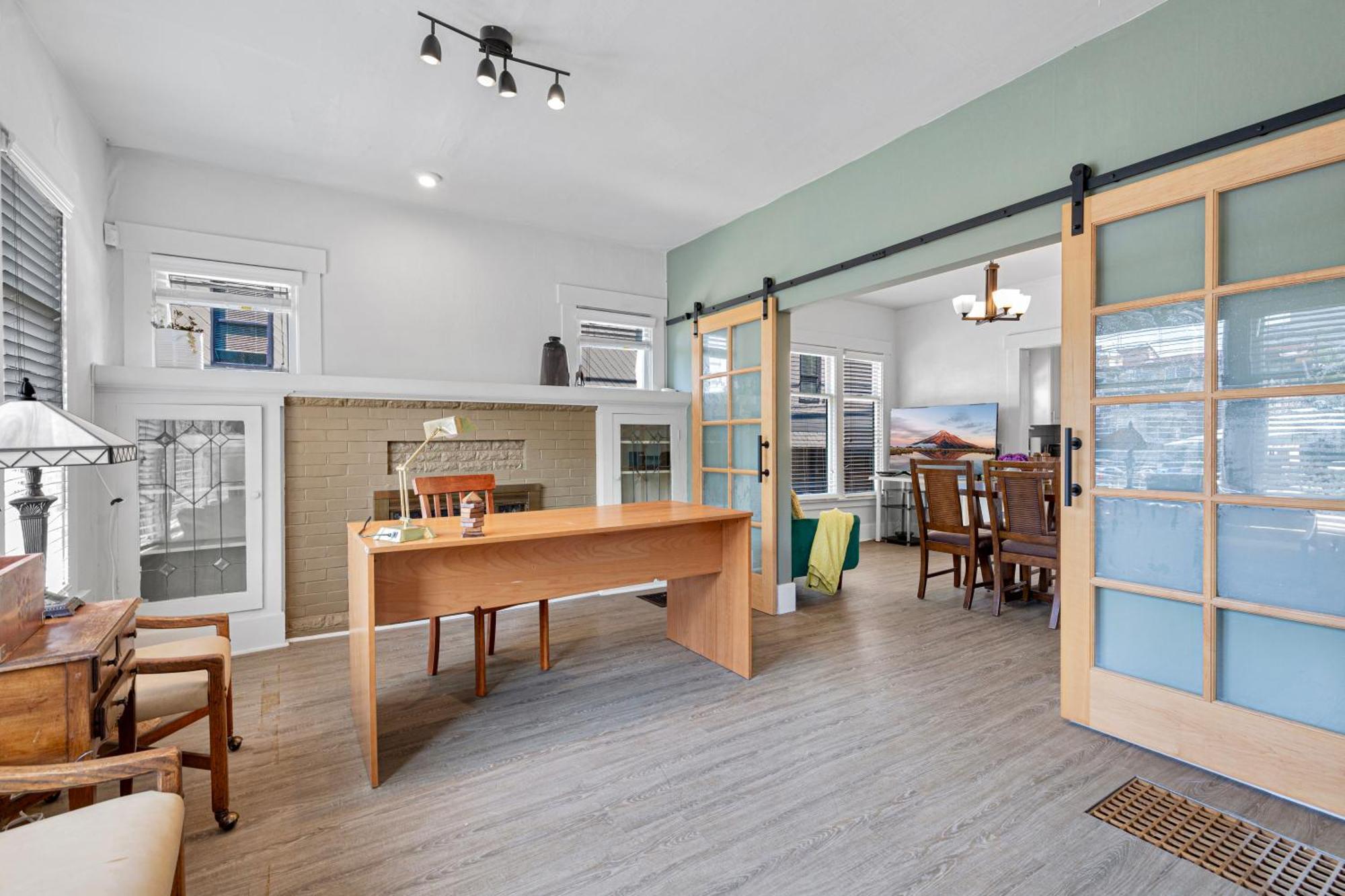 Vintage 3 Bedroom In Prime Eastlake With Private Parking Holiday home