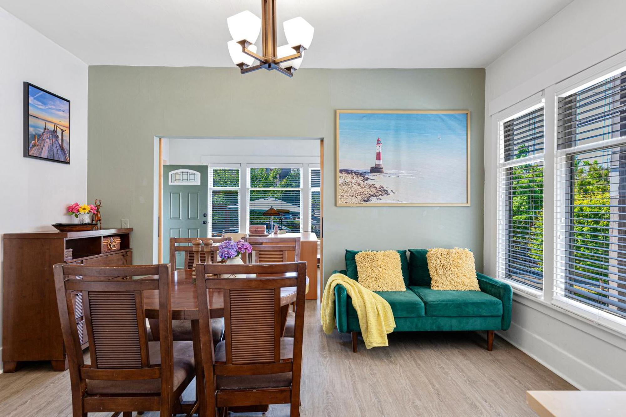 Vintage 3 Bedroom In Prime Eastlake With Private Parking Seattle