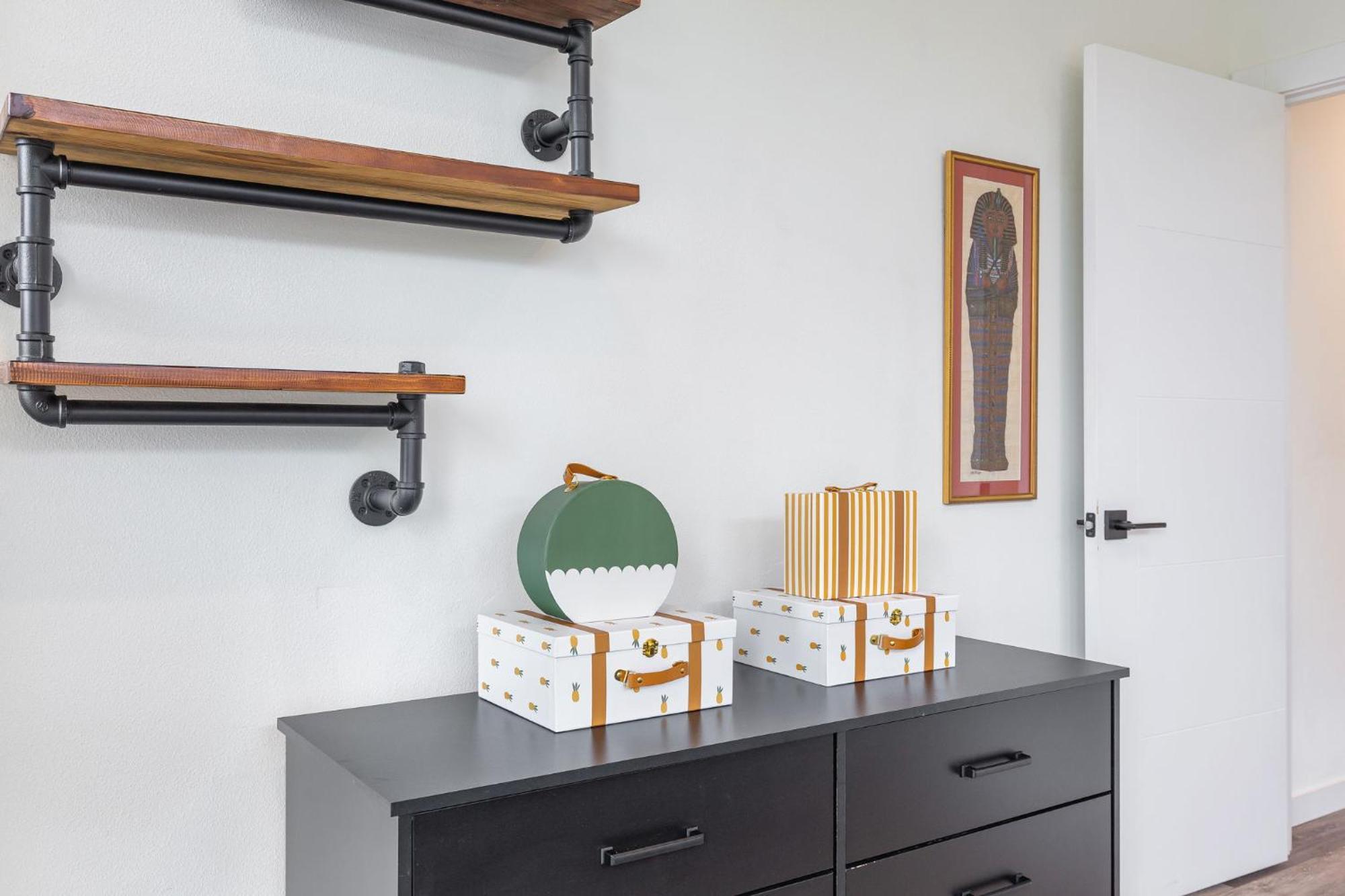 Stylish Townhouse Near Attractions Holiday home