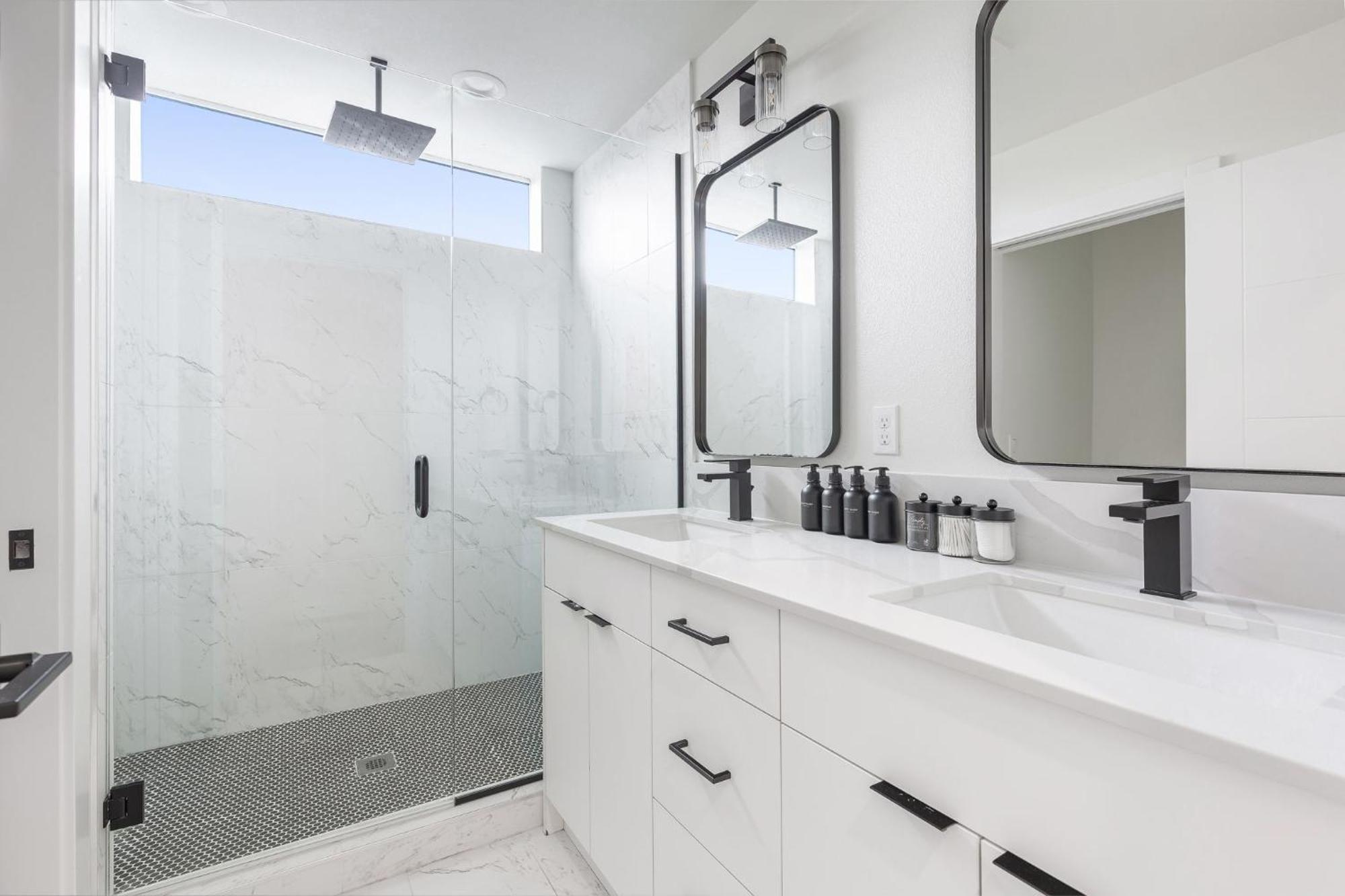 Stylish Townhouse Near Attractions