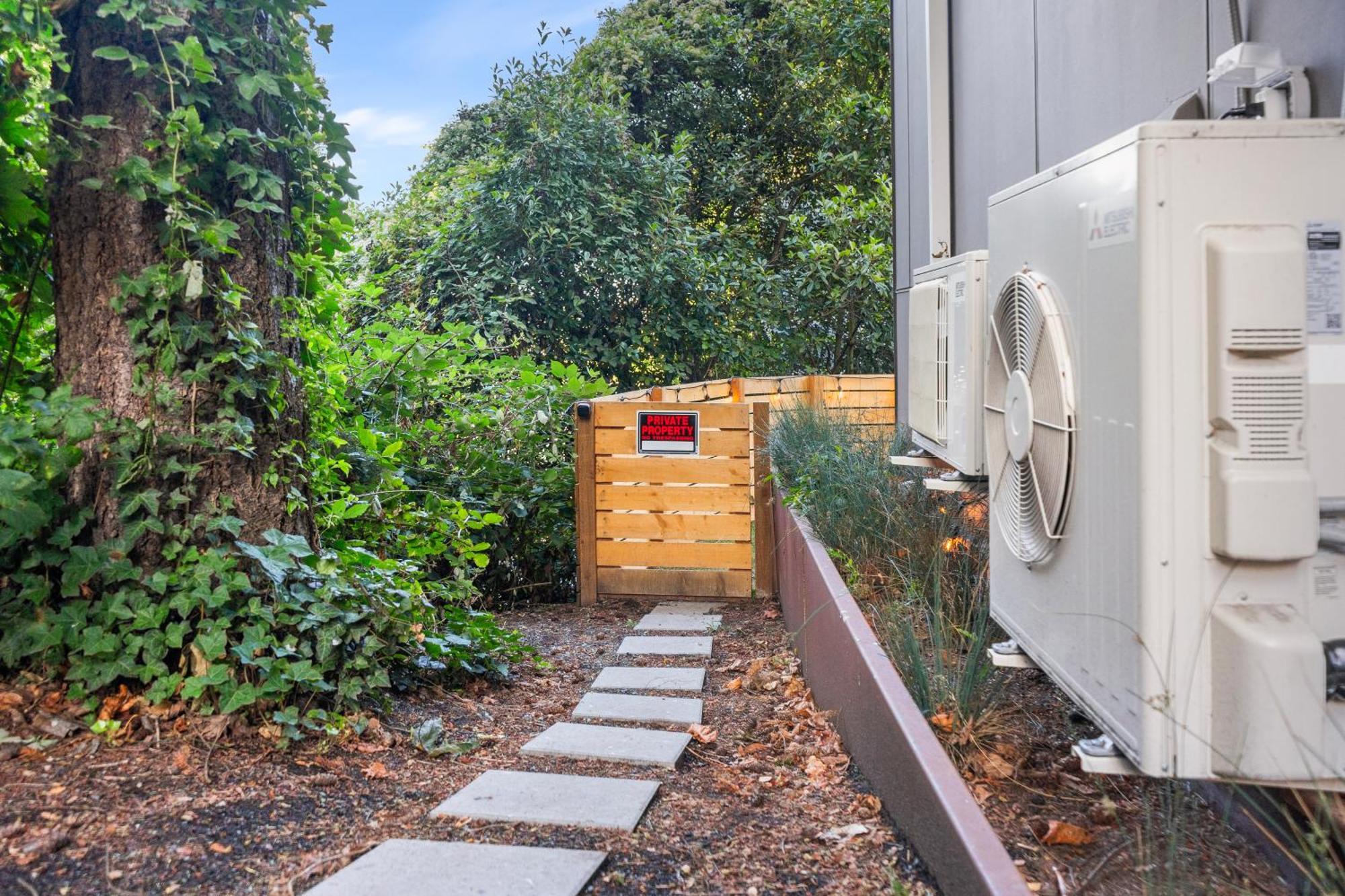 Holiday home Travelers Dream, Walk To Space Needle, Parking, Backyard *
