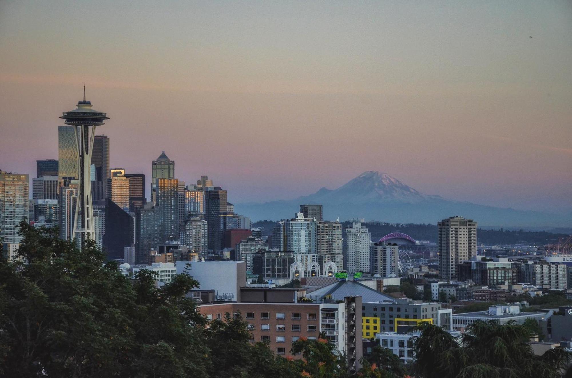 Holiday home Travelers Dream, Walk To Space Needle, Parking, Backyard Seattle