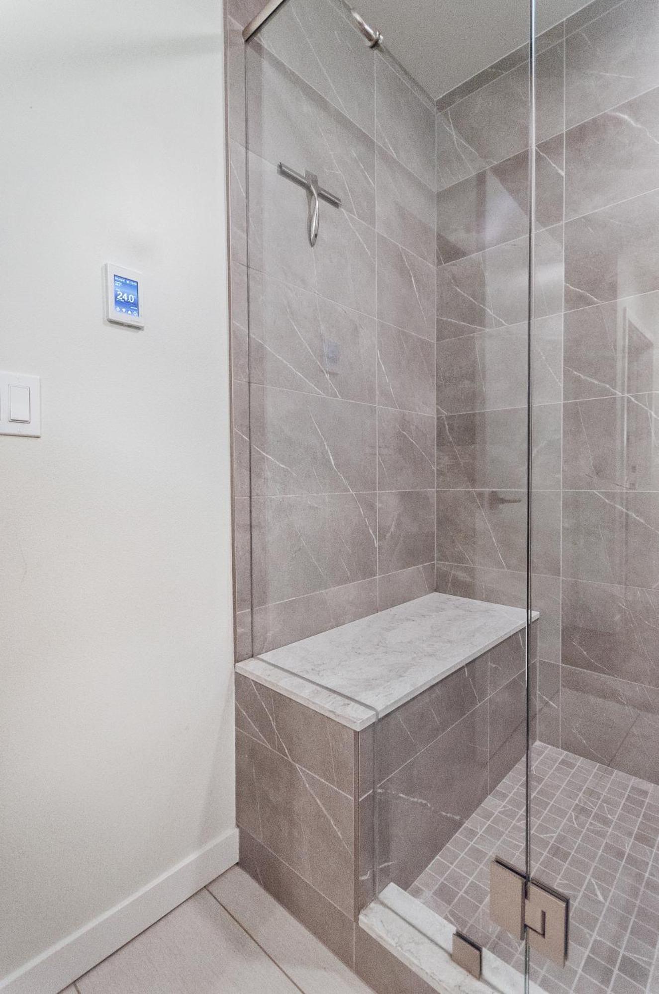 Travelers Dream, Walk To Space Needle, Parking, Backyard * Seattle