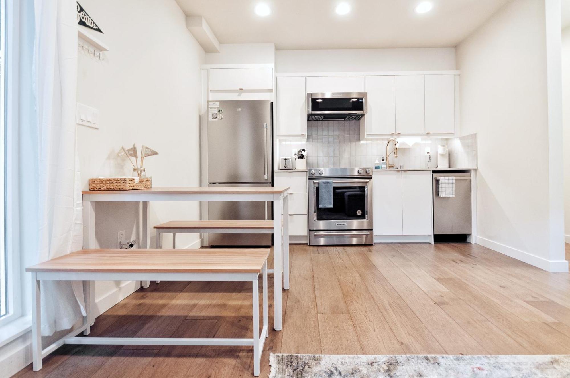 Travelers Dream, Walk To Space Needle, Parking, Backyard Holiday home