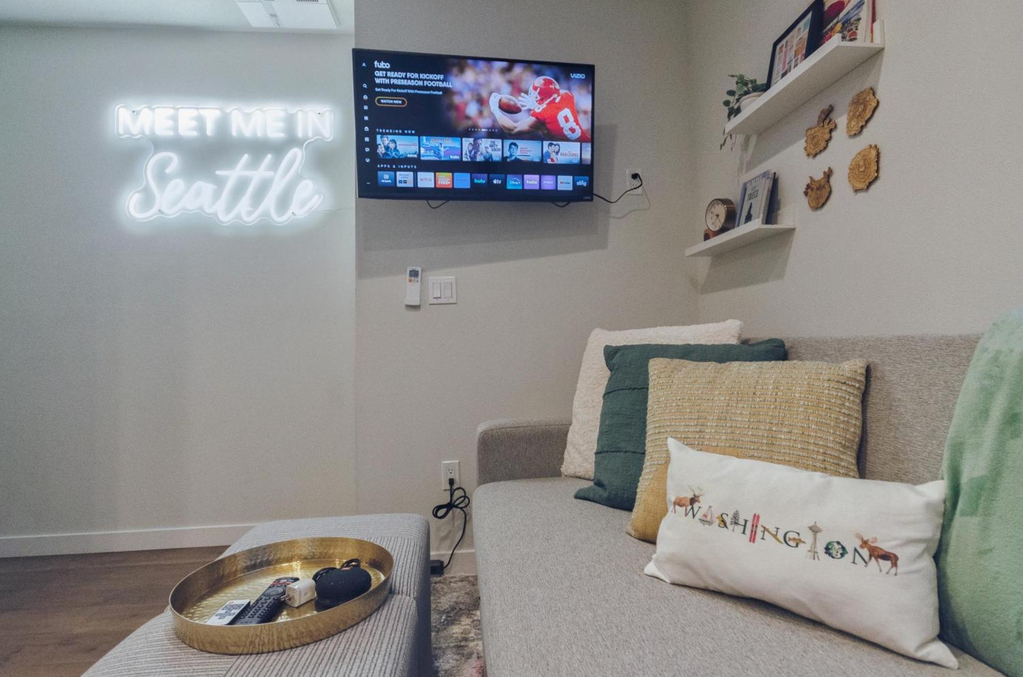 Holiday home Travelers Dream, Walk To Space Needle, Parking, Backyard Seattle