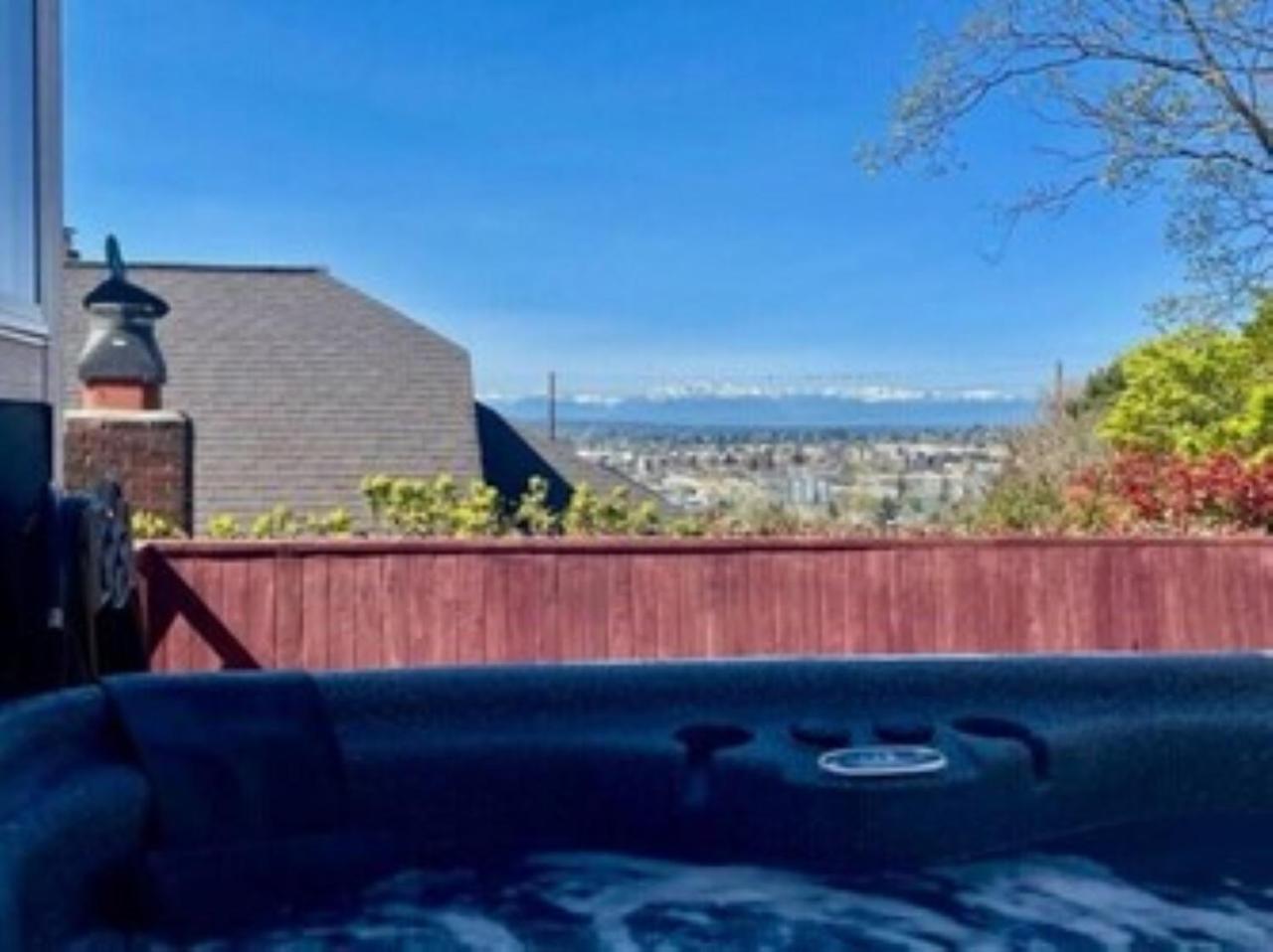 Blue Oasis With Amazing Olympic Views Holiday home