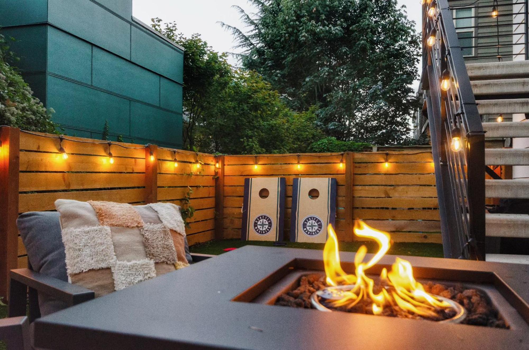 Holiday home Travelers Dream, Walk To Space Needle, Parking, Backyard
