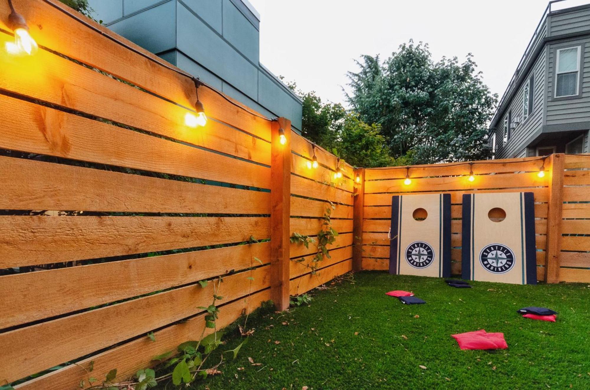 Travelers Dream, Walk To Space Needle, Parking, Backyard