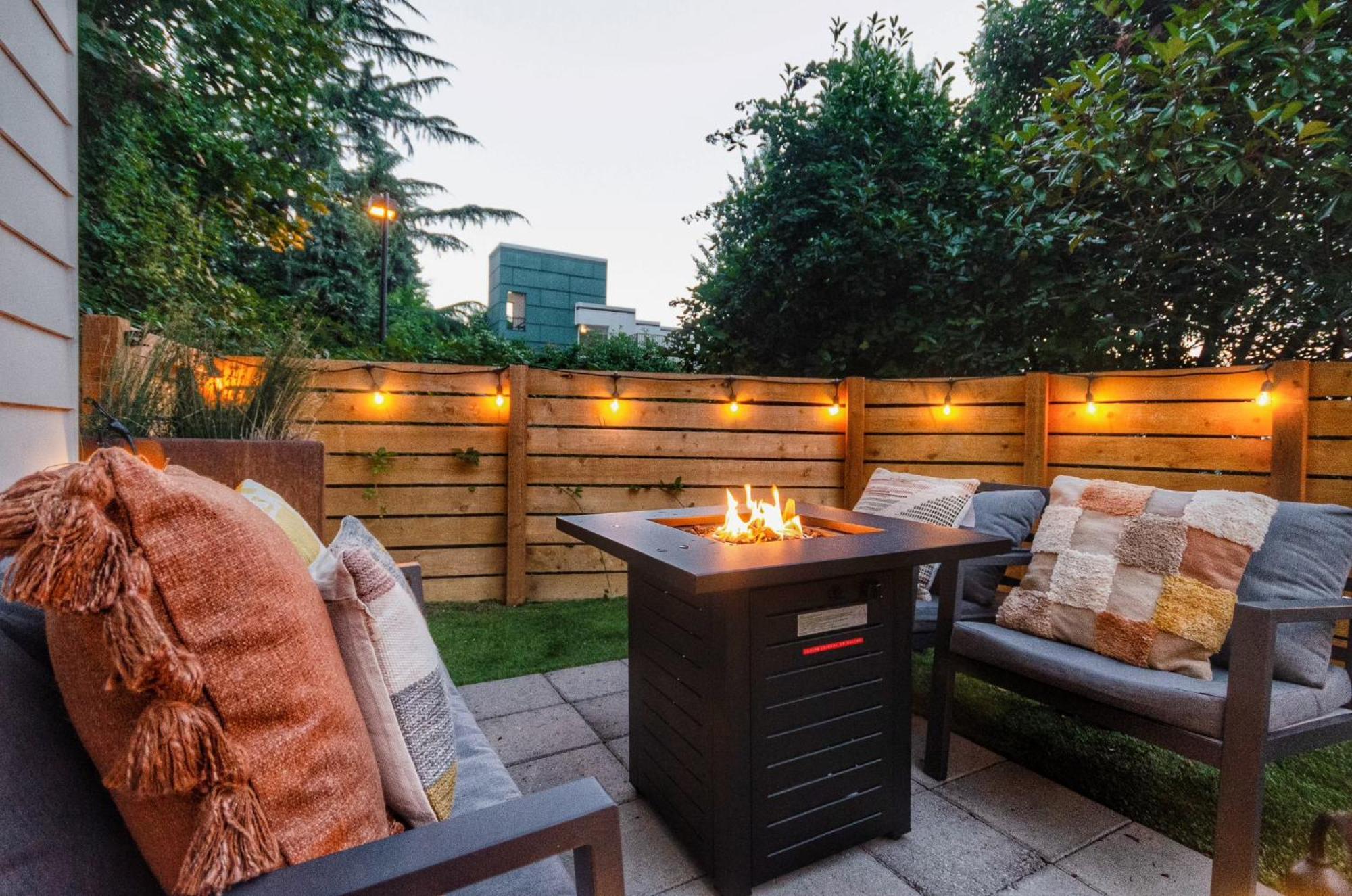 Travelers Dream, Walk To Space Needle, Parking, Backyard * Seattle