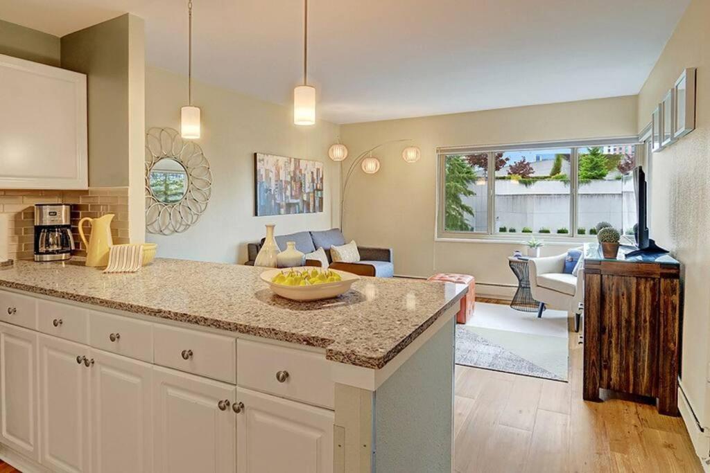 Eclectic Downtown & Cap Hill King Bed & Kitchen * Seattle