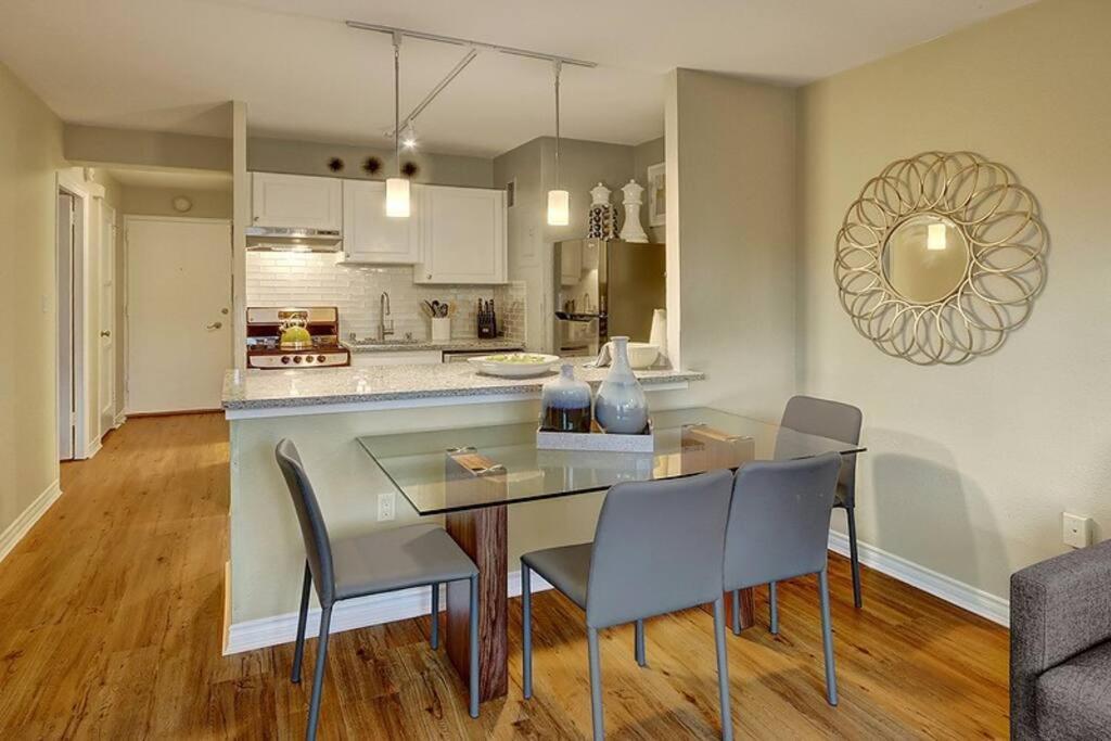 Eclectic Downtown & Cap Hill King Bed & Kitchen Holiday home *