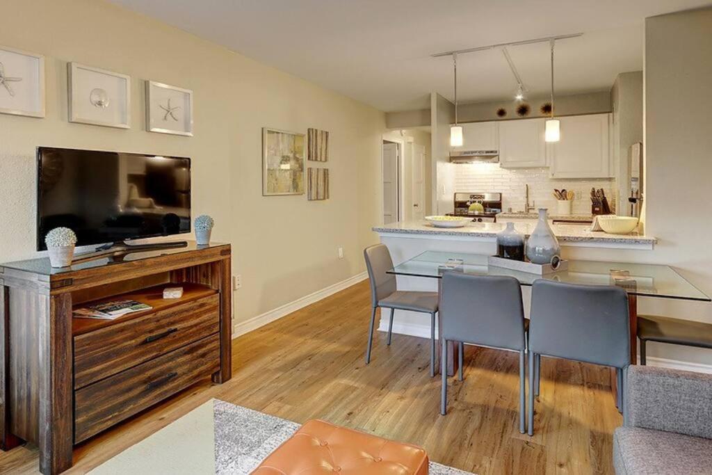 Eclectic Downtown & Cap Hill King Bed & Kitchen Holiday home Seattle
