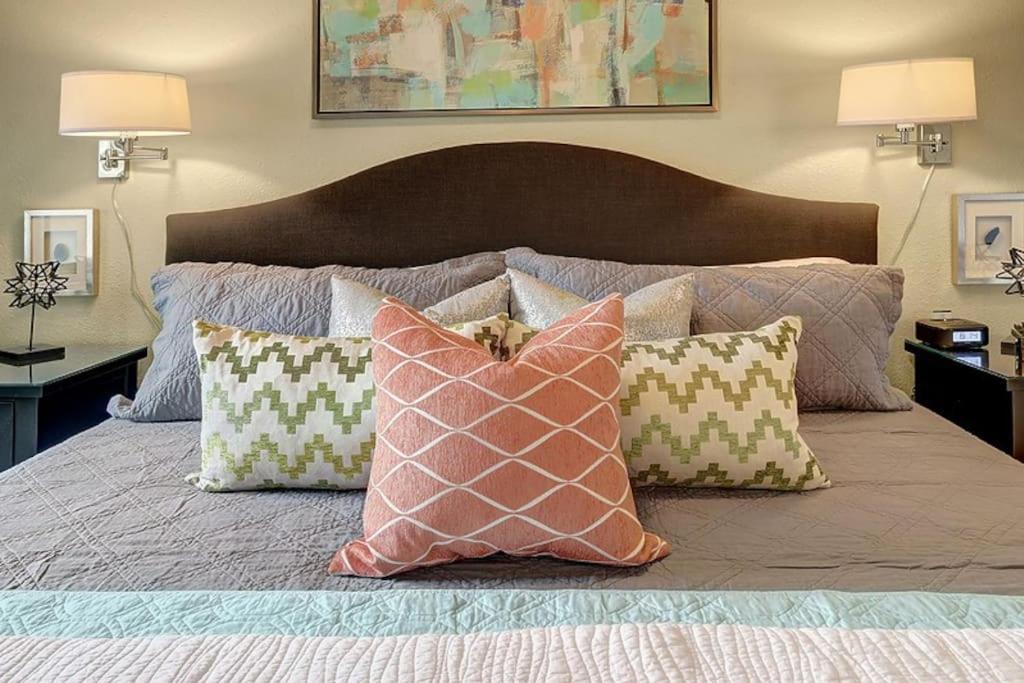Eclectic Downtown & Cap Hill King Bed & Kitchen *