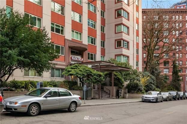 Modern Coastal Downtown, King Bed, Work Desk, Kitchen Holiday home Seattle