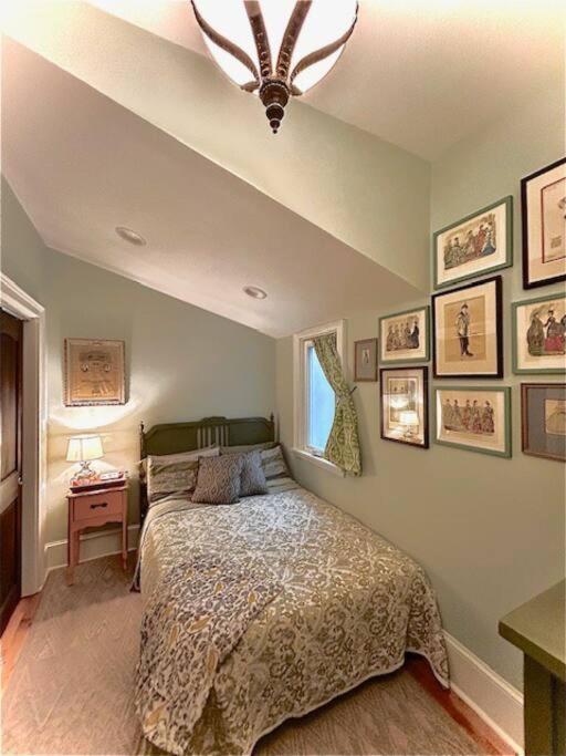 Apartment Blue Heron Manor - Historic Charm Centrally Located *
