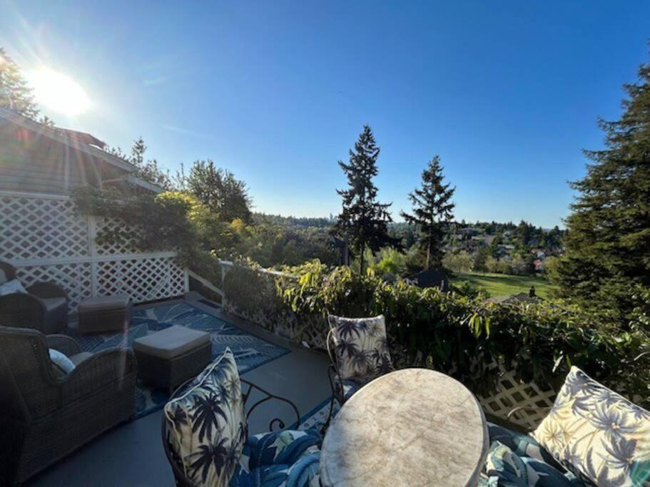 Blue Heron Manor - Historic Charm Centrally Located *