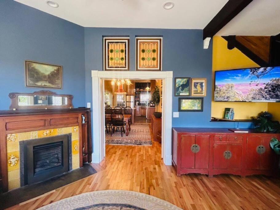 Blue Heron Manor - Historic Charm Centrally Located Apartment