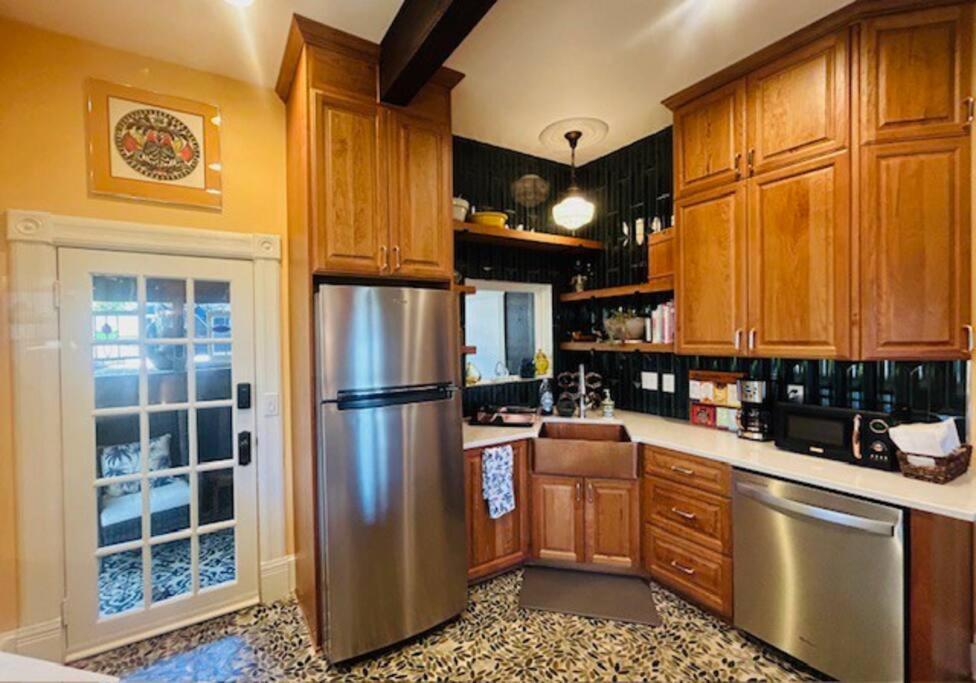 Apartment Blue Heron Manor - Historic Charm Centrally Located