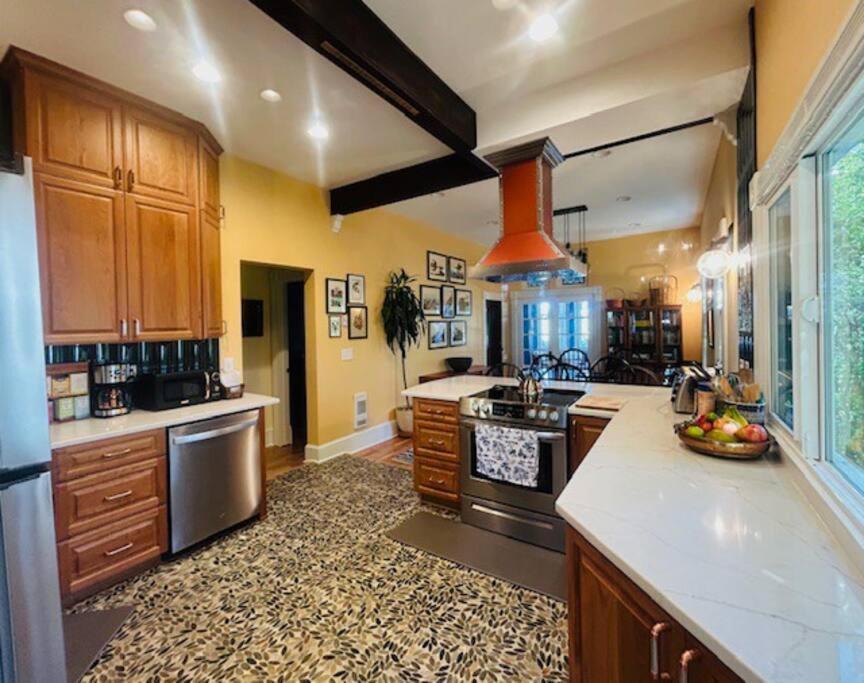Apartment Blue Heron Manor - Historic Charm Centrally Located *
