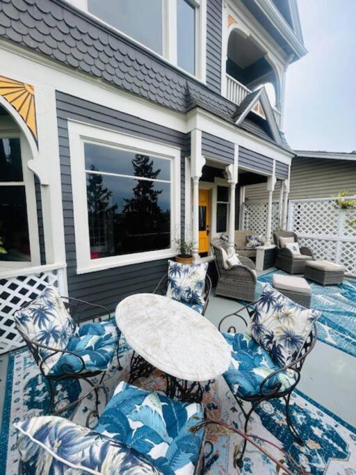 Blue Heron Manor - Historic Charm Centrally Located *