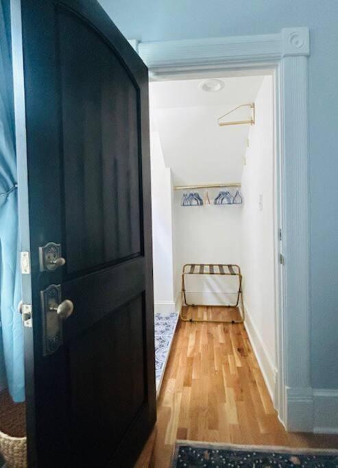 Apartment Blue Heron Manor - Historic Charm Centrally Located *