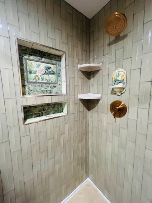 Blue Heron Manor - Historic Charm Centrally Located Apartment