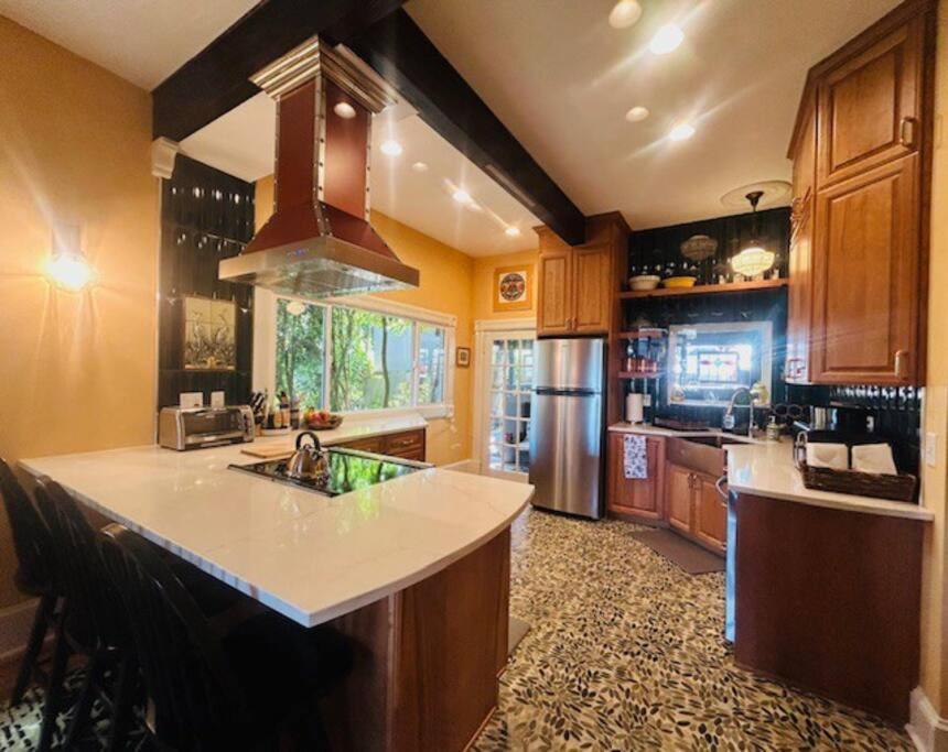 Apartment Blue Heron Manor - Historic Charm Centrally Located
