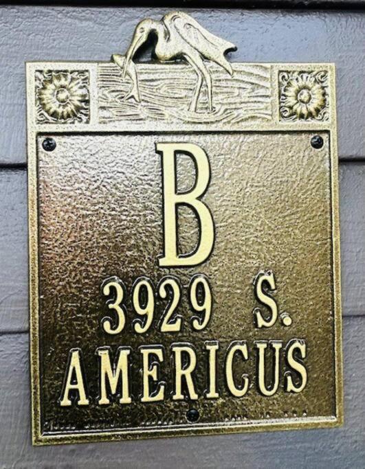 Blue Heron Manor - Historic Charm Centrally Located Apartment *