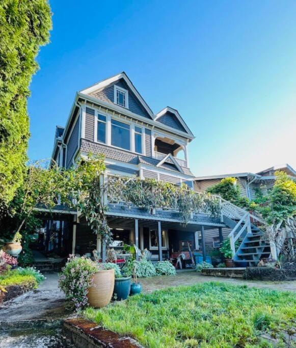 Blue Heron Manor - Historic Charm Centrally Located Apartment Seattle