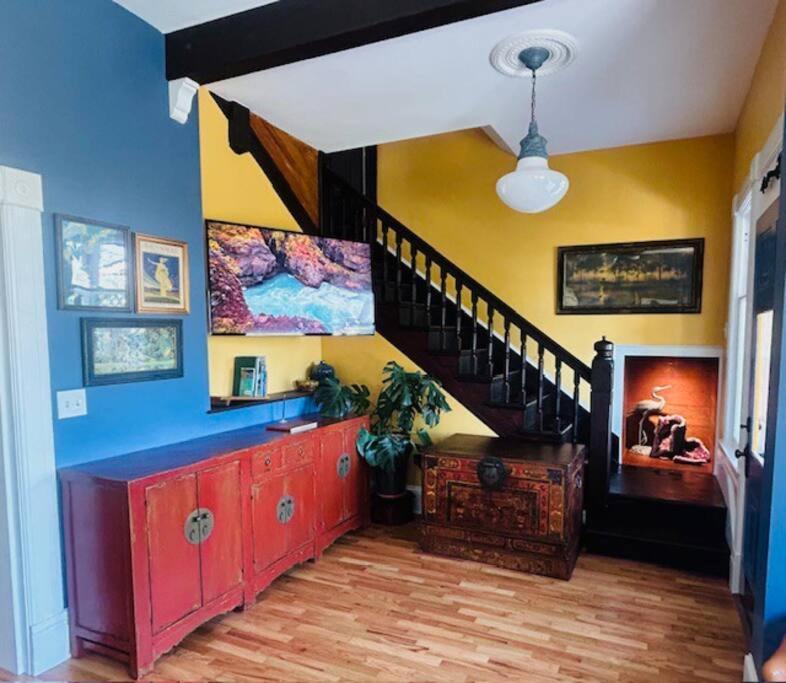 Blue Heron Manor - Historic Charm Centrally Located *