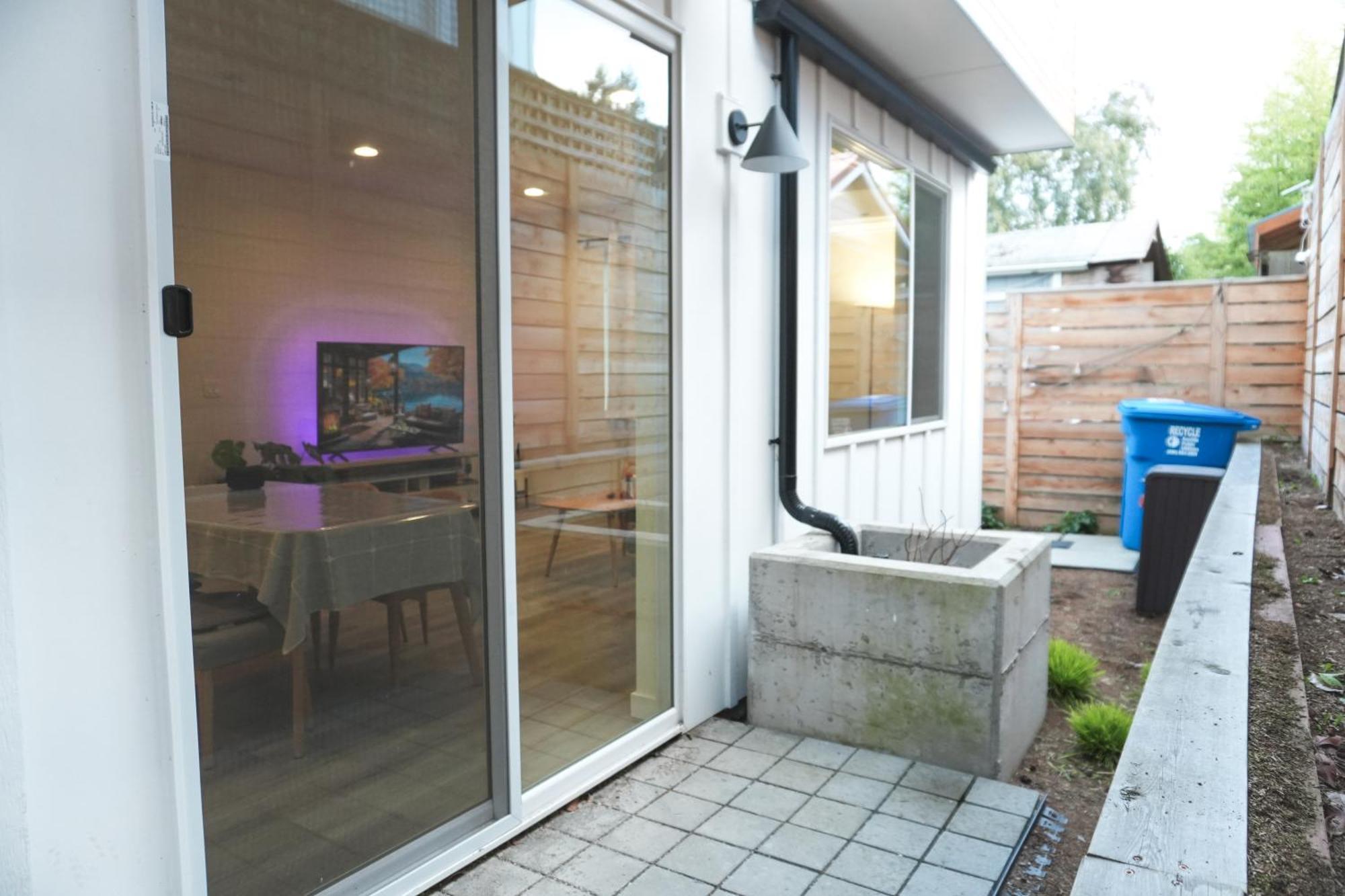 Peaceful Private Retreat 10 Mins Walk From Groceory Store Holiday home Seattle