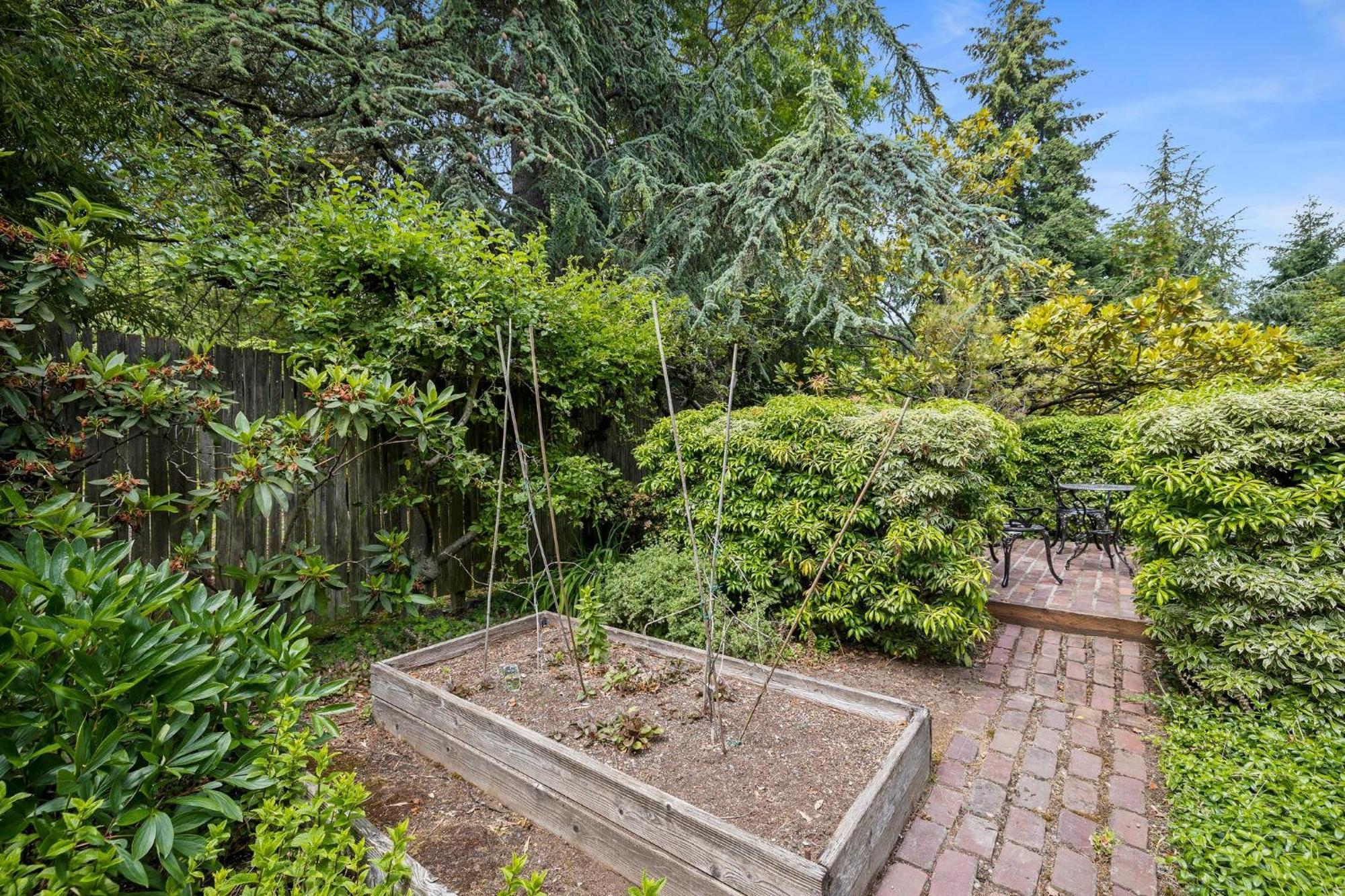 Caphill Charm * Seattle