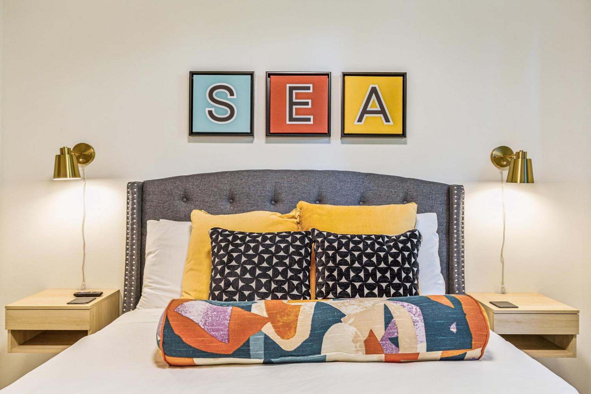 Holiday home Travelers Dream, Walk To Space Needle, Parking, Backyard *