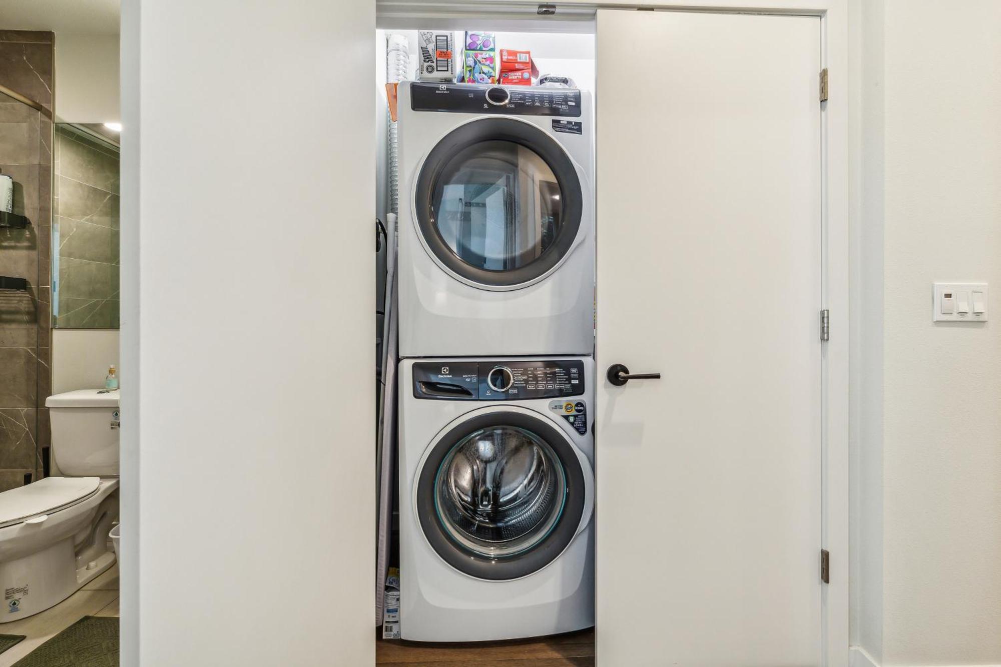 Travelers Dream, Walk To Space Needle, Parking, Backyard Seattle